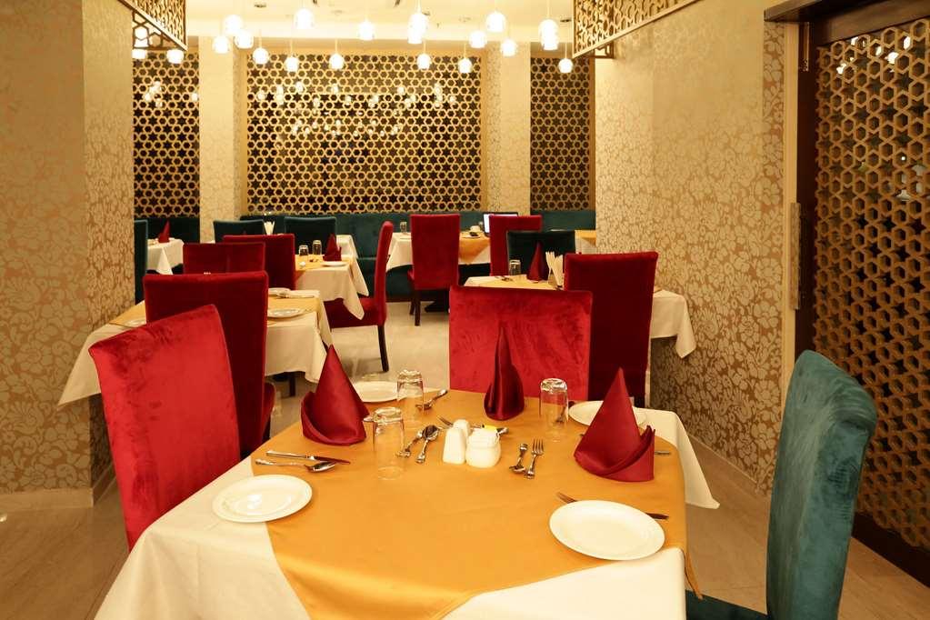 Comfort Inn Sapphire - A Inde Hotel Джайпур Ресторан фото